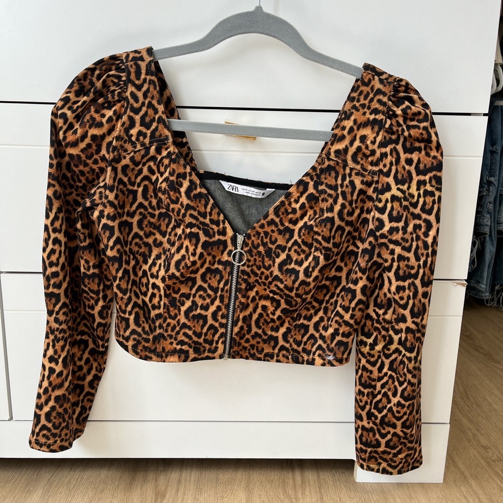 Zara zip up puff shoulder cheetah print crop top